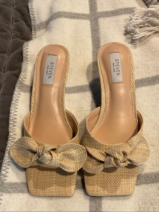 Steve Madden Shoes - STEVEN bySteve Madden Beige Raffia Knot Slide Mules worn once SZ 7.5